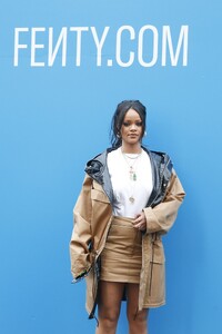 108172987_029_rihanna_pp.jpg