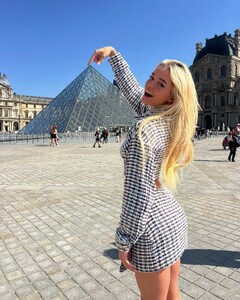 [2024.08.07] livvydunne_454398334_1016863766337293_3557256229402363832_n.jpg