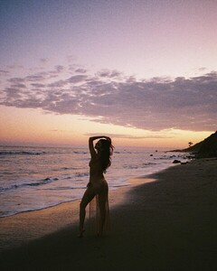 [2024.08.10] victoriajustice_451305249_528140669568471_941773020684757228_n.jpg