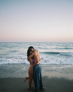 [2024.08.10] victoriajustice_454813047_1080747303396006_9087987224540698051_n.jpg