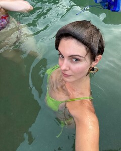 [2024.08.11] carmellarose_454968846_1530167931259369_4091215159018499718_n.jpg