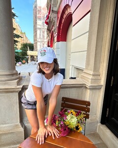 [2024.08.11] msgigiparis_455147777_467226229518947_8637936601489115642_n.jpg