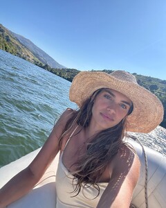 [2024.08.24] sarasampaio_456793524_18459177781058288_4894132171872205127_n.jpg