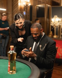 [2024.08.24] victoriajustice_456711463_494341746641267_4456850272135989473_n.jpg