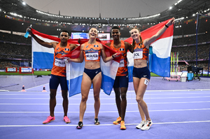 هولندا تحرز ذهبية التتابع المختلط 4 مرات 400 م.png