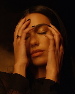 505262995_dualipa-1.jpg