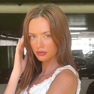 Alexis Bumgarner - TikTok 00.2.jpg