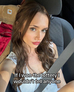 Alexis Bumgarner - TikTok 00.3.jpg