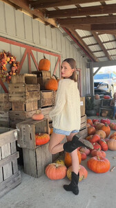 Alexis Bumgarner - TikTok 54.jpg