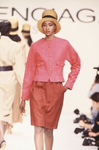 Balenciaga_SS1989_Sadiya_01.thumb.jpg.b1bdb03c590673e5b3d84471c5eec986.jpg