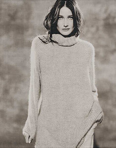 Caractere_FW1999_Carla_Bruni_02.thumb.jpg.55c765147fa2721036253fde2559eaf4.jpg