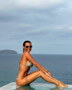 Carolina_Ardohain_in_Bikini_08-19-2024__11_.jpg