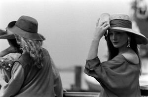 DKNY_Resort_1989_Carla_Bruni_61.jpg