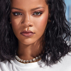 Fenty-Beauty-PROFILTR-soft-matte-foundation-Rihanna-makeup-look.jpg