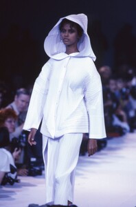 Issey_Miyake_SS1989_Anna_Getaneh.jpg