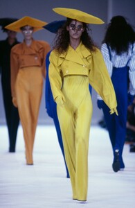 Issey_Miyake_SS1989_Marpessa_01.thumb.jpg.7305d316d28e0fe690ca27958e6b6f3e.jpg