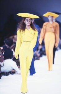 Issey_Miyake_SS1989_Marpessa_02.thumb.jpg.195f5ccdfe8b7c52c8f3aef7537b49ae.jpg