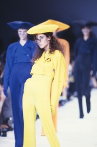 Issey_Miyake_SS1989_Marpessa_03.thumb.jpg.a5662ef120fafa5ab72503a1185ae845.jpg