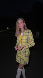 Josephine Skriver - TikTok 0.jpg