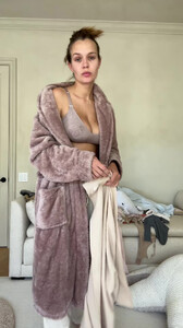 Josephine Skriver - TikTok 53.jpg