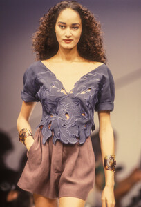 Krizia1991WomenRTW158.thumb.jpg.bf6dd5c57c108f0ca62ecff964fe107d.jpg