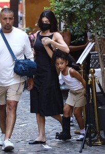 Kylie-Jenner---Leaving-Dal-Moros-restaurant-in-Venice-07.jpg