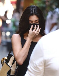 Kylie-Jenner---Leaving-Dal-Moros-restaurant-in-Venice-17.jpg
