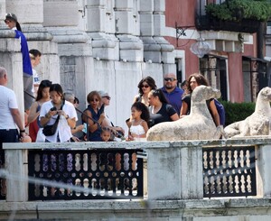 Kylie-Jenner---Out-and-about-in-Venice---Italy-01.jpg