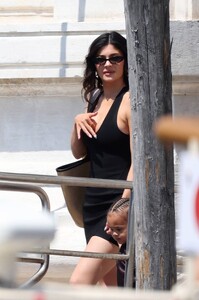 Kylie-Jenner---Out-and-about-in-Venice---Italy-20.jpg