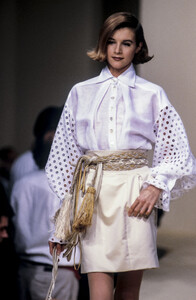Lanvin1989WomenRTW45.thumb.jpg.c97f3197046ea868c62ffb57f9d4f2c5.jpg