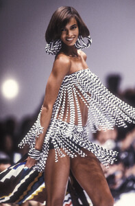 Missoni1991WomenRTW10.thumb.jpg.1655e715154c7ecc5a364e1766fe71fa.jpg