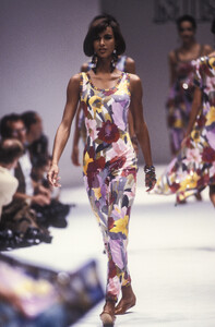 Missoni1991WomenRTW31.thumb.jpg.96e7c496820900393f0a96204323cced.jpg