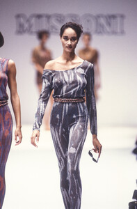 Missoni1991WomenRTW81.thumb.jpg.a2ea46dcd342fbf8c184fec491f9bdcf.jpg