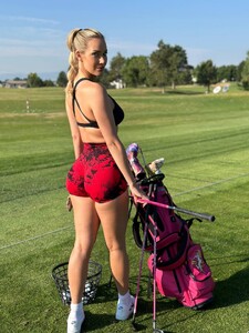 Paige_Spiranac_playing_golf_08022024__3_.jpg