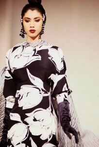 Pierre_Balmain_SS1989_HC_Perine_Fernando.thumb.jpg.e2a319389d38f9b0c83e9353f1a2345a.jpg
