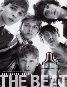 Sims_Burberry_The_Beat_Fragrance_2009_01.thumb.jpeg.d32e28eee00ec7c7d06b3f4ae4c13083.jpeg