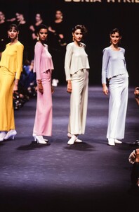 Sonia_Rykiel_SS1989_Anna_01.thumb.jpg.80834531bf8a00dfeeefe9e89187601a.jpg