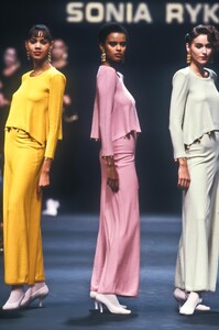 Sonia_Rykiel_SS1989_Anna_02.thumb.jpg.7d280b4e0180bbda3c6646a8550aceda.jpg