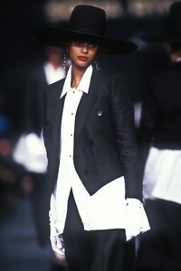 Sonia_Rykiel_SS1989_Anna_03.thumb.jpg.0dd0695af747699d87a9bda8c652f87f.jpg