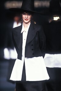 Sonia_Rykiel_SS1989_Cathy_03.thumb.jpg.0ddd3fe8b403e6c9f9c4a41c78746242.jpg