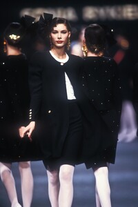 Sonia_Rykiel_SS1989_Cristina_Piaget_01.thumb.jpg.13273cdbcea87e9f5dfb28efe1a3723f.jpg