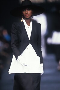 Sonia_Rykiel_SS1989_Katoucha_02.thumb.jpg.7e114f844bc51f3e73885dac20d16776.jpg