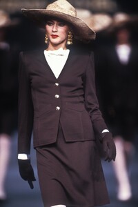Sonia_Rykiel_SS1989_Madelaine_Robinson_03.thumb.jpg.d82e1b039ffe6be53feab365c8bd01a0.jpg