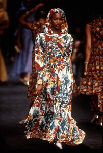 Sonia_Rykiel_SS1989_Naomi.thumb.jpg.3a9471da309ea09d897313d61d68b7b5.jpg