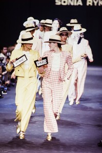 Sonia_Rykiel_SS1989_Stephanie_Janes_01.thumb.jpg.35c58b01864b537eb63cbe345ec98b17.jpg