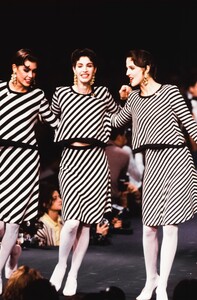 Sonia_Rykiel_SS1989_Susanna_Linsmayer_01.thumb.jpg.82dc28cc7afd5215e1f5fed3ea967e89.jpg