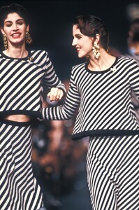 Sonia_Rykiel_SS1989_Susanna_Linsmayer_02.thumb.jpg.b2178b2a8f891ba1ea2526338198ba3f.jpg