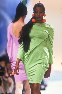 ThierryMugler1989WomenRTW38.thumb.jpg.fc36d9b02983ec87c286e857acc150df.jpg