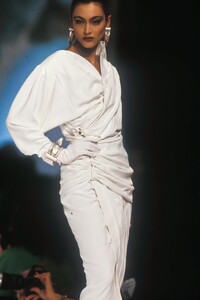 Thierry Mugler 1989 Women RTW 42.jpg