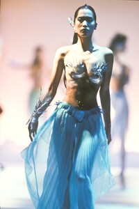 Thierry_Mugler_SS1989_Anna_Bayle_10.thumb.jpg.474b86ca6a3c7a38096deeb209d9106a.jpg